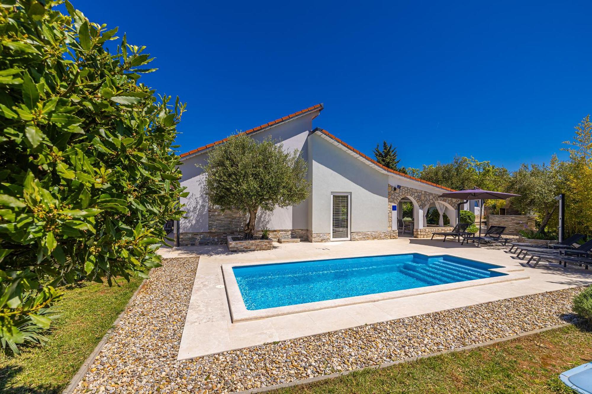 Holiday House Kai With Private Pool Pinezići Eksteriør bilde