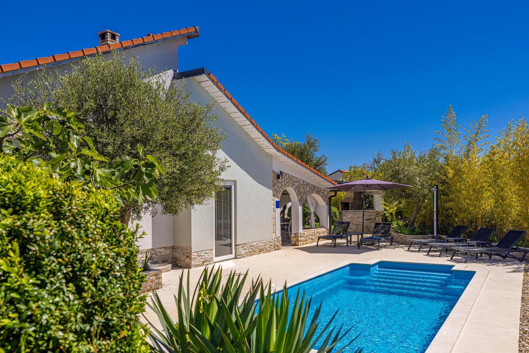 Holiday House Kai With Private Pool Pinezići Eksteriør bilde